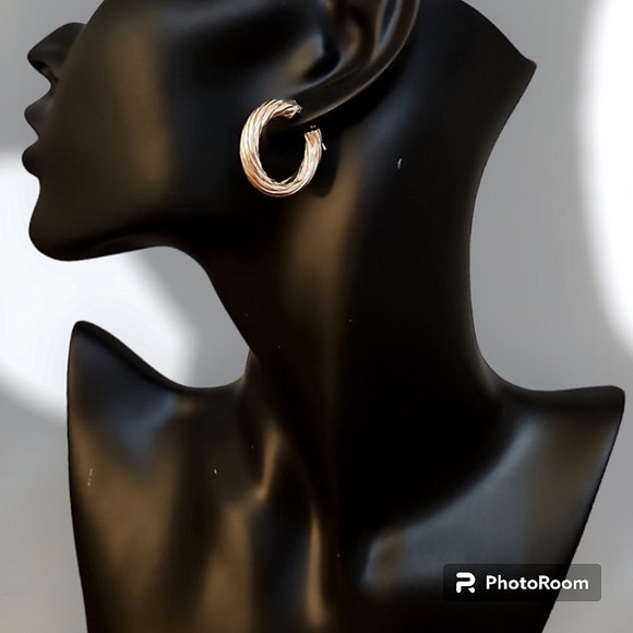 Sterling Silver Hollow Chunky 1" Twist Huggie Hoop Earrings - Picture 1 of 5